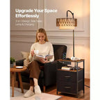 Lampada da terra con tavolino, tavolino a 2 ripiani con 2 cassetti e lampadina LED a 3 temperature di colore, comodino moderno con USB, marrone e nero