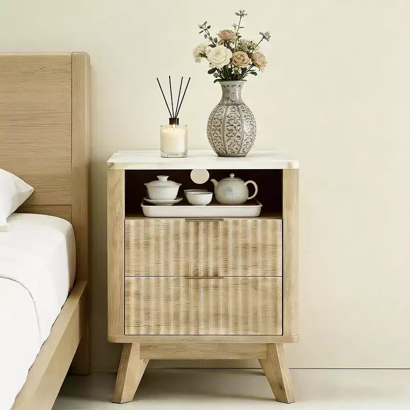 Comodino piccolo da 45,7 cm con stazione di ricarica, piano in finto marmo, comodino a 2 cassetti in rovere, comodino moderno curvo per camera da letto/soggiorno