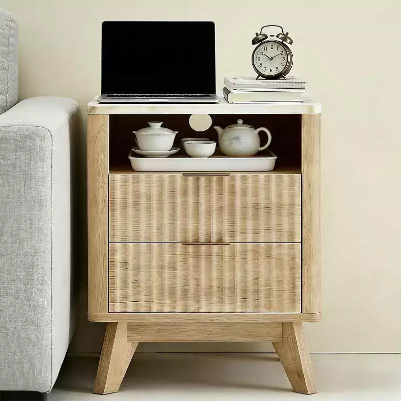 Comodino piccolo da 45,7 cm con stazione di ricarica, piano in finto marmo, comodino a 2 cassetti in rovere, comodino moderno curvo per camera da letto/soggiorno