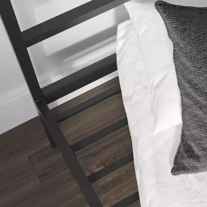 Piattaforma letto con telaio in metallo